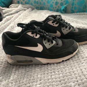 Black nike airmax shoes, women’s 7.5